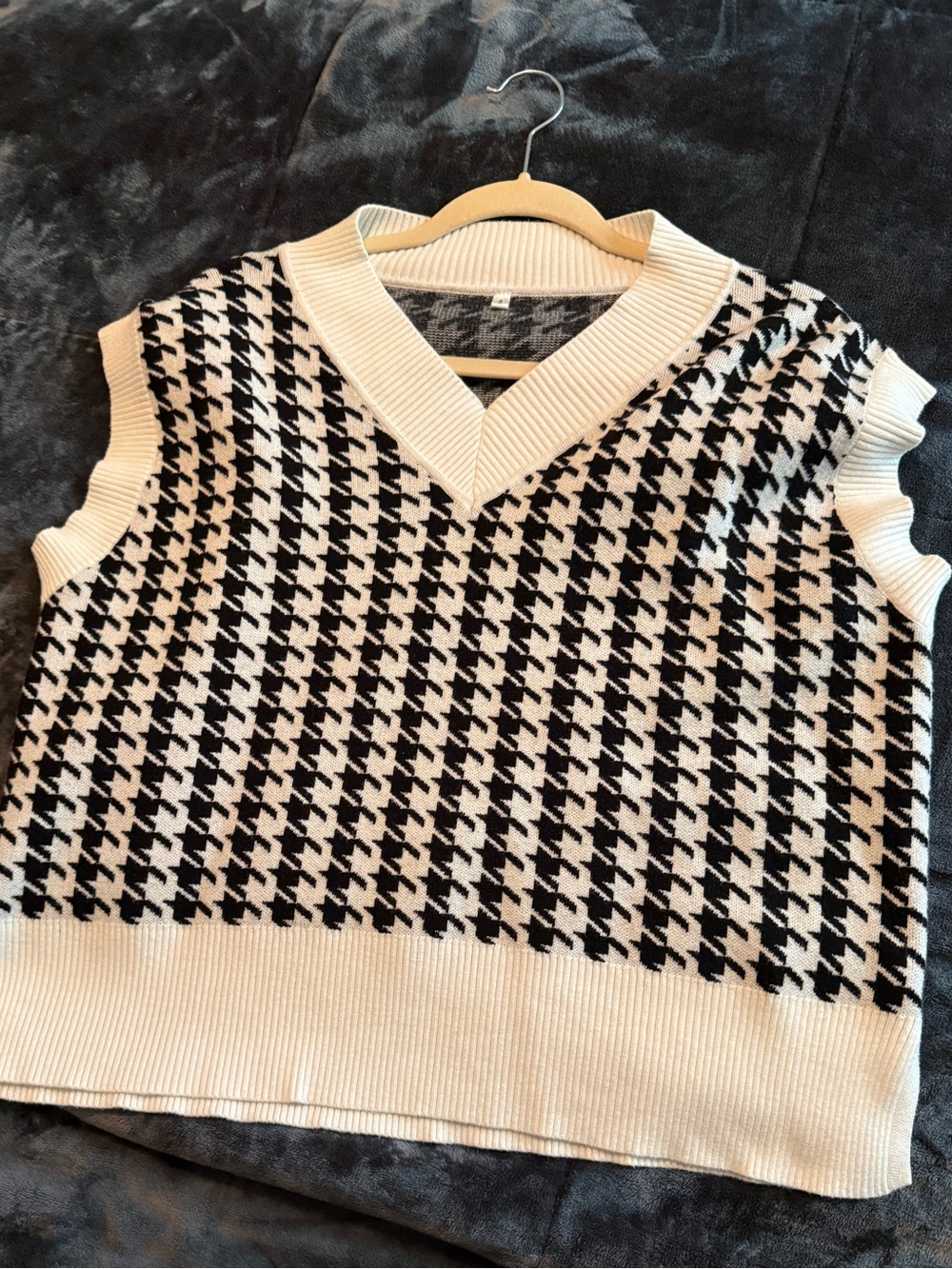 V-Neck Sweater Vest in Black & Cream